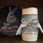 Lniana Szata Świecy Zapach Dworu z koronką i sercem dekoracja świecy handmade